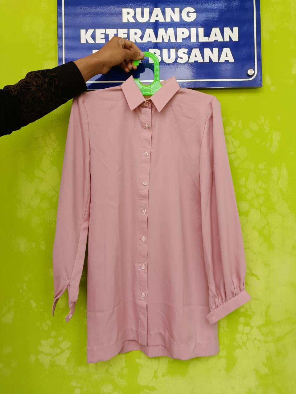 Baju Kemeja Simpel Wanita