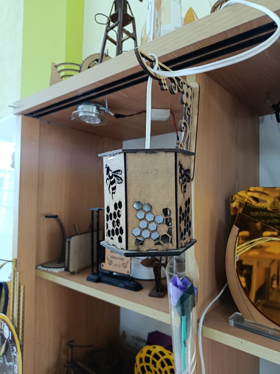 Lampu Hias Lebah Kayu Triplek