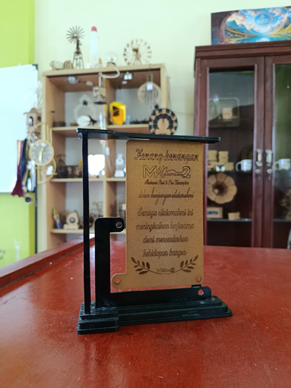 Tanda Kenang-Kenangan Kayu Triplek