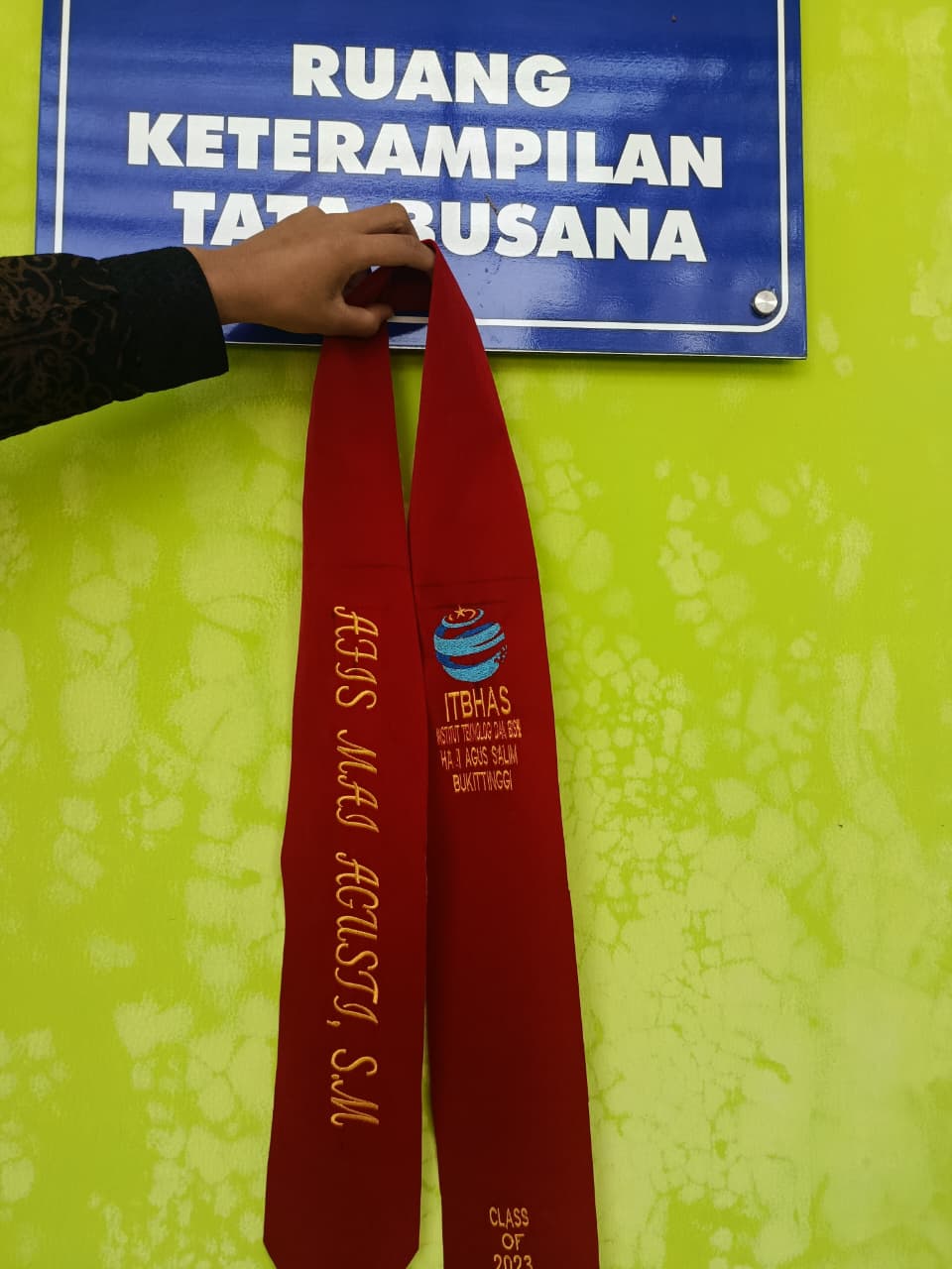 Sash Simpel Merah Logo